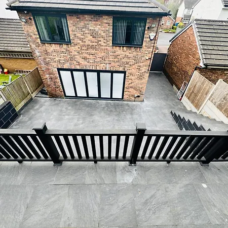 Luxury 5br With Access Apartment