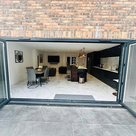 Luxury 5br With Access *
