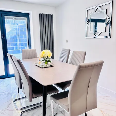 아파트 Luxury 5br With Access 맨체스터