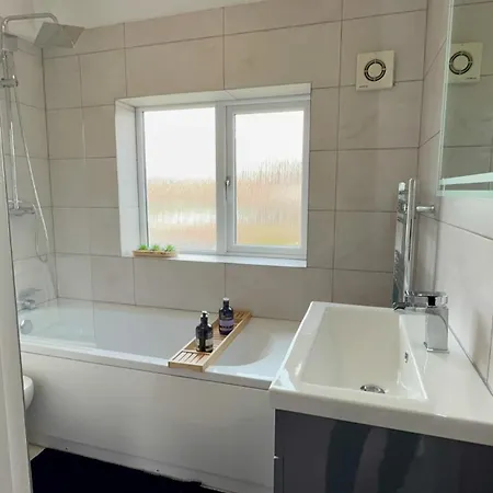 Stylish On St Marys Road Apartment *