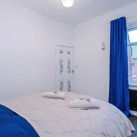 Games Room, Free Parking, Fully Stocked, Sleeps 8 *