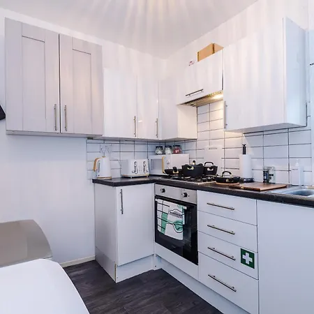 Games Room, Free Parking, Fully Stocked, Sleeps 8