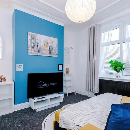Games Room, Free Parking, Fully Stocked, Sleeps 8