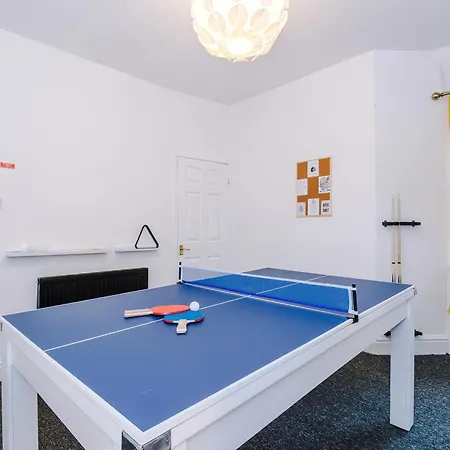 Games Room, Free Parking, Fully Stocked, Sleeps 8 * Manchester