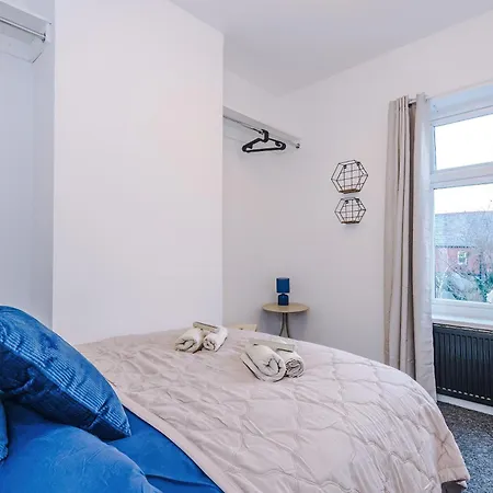 Games Room, Free Parking, Fully Stocked, Sleeps 8 * Manchester