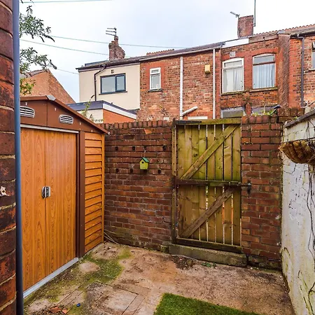 Games Room, Free Parking, Fully Stocked, Sleeps 8 Apartment Manchester