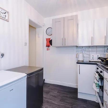 Apartment Games Room, Free Parking, Fully Stocked, Sleeps 8