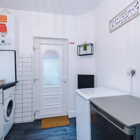 Games Room, Free Parking, Fully Stocked, Sleeps 8 Apartment Manchester