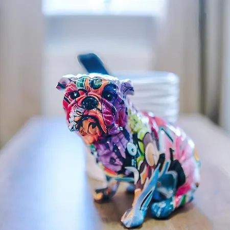 Huge 5 Bedroom Townhouse In Salford, Free Parking, Sleeps Up To 11 Guests Apartment