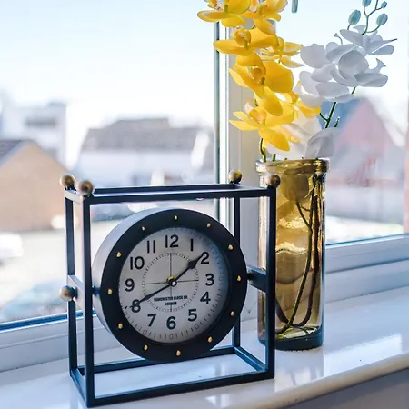 Huge 5 Bedroom Townhouse In Salford, Free Parking, Sleeps Up To 11 Guests Lejlighed Manchester