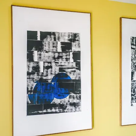 Huge 5 Bedroom Townhouse In Salford, Free Parking, Sleeps Up To 11 Guests