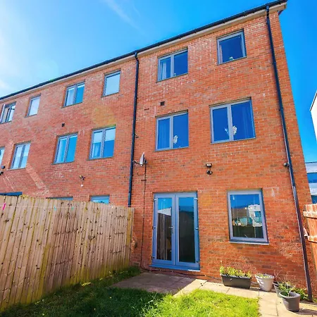 Stunning 5 Bedroom Townhouse In Salford, Free Parking, Sleeps Up To 11 Guests Lejlighed