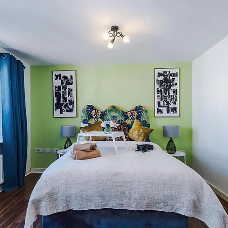 Stunning 5 Bedroom Townhouse In Salford, Free Parking, Sleeps Up To 11 Guests Lejlighed *