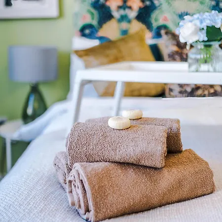 Huge 5 Bedroom Townhouse In Salford, Free Parking, Sleeps Up To 11 Guests Manchester