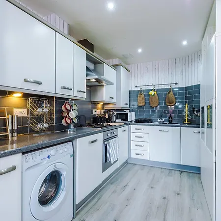 Lejlighed Stunning 5 Bedroom Townhouse In Salford, Free Parking, Sleeps Up To 11 Guests Manchester