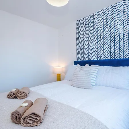 Huge 5 Bedroom Townhouse In Salford, Free Parking, Sleeps Up To 11 Guests Lejlighed *