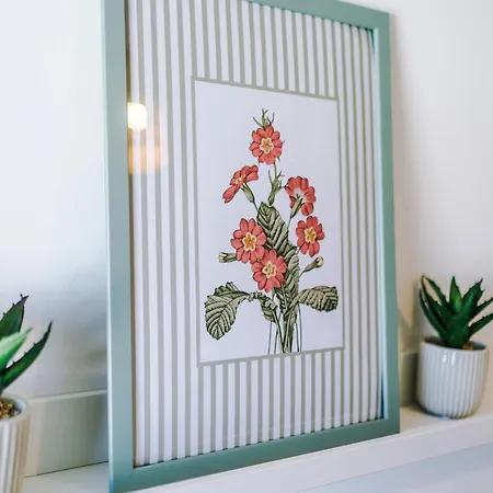 Huge 5 Bedroom Townhouse In Salford, Free Parking, Sleeps Up To 11 Guests Apartment