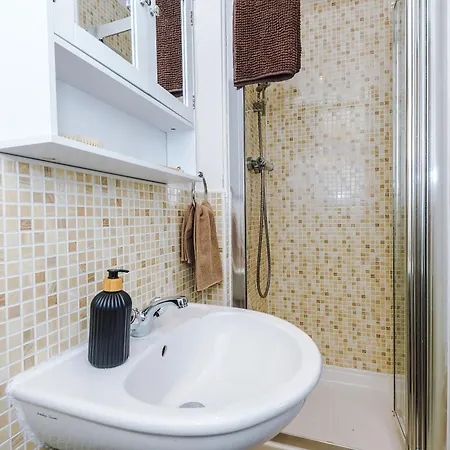 Huge 5 Bedroom Townhouse In Salford, Free Parking, Sleeps Up To 11 Guests Appartement *