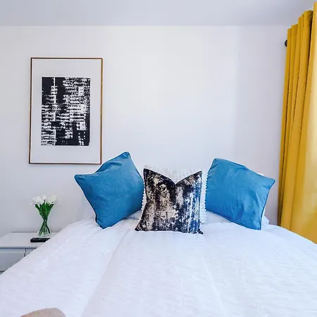 Lejlighed Stunning 5 Bedroom Townhouse In Salford, Free Parking, Sleeps Up To 11 Guests