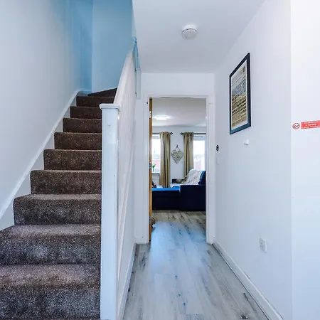 Huge 5 Bedroom Townhouse In Salford, Free Parking, Sleeps Up To 11 Guests Appartement