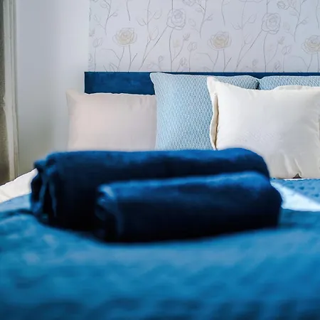 4Br Home, Sleeps 7, Free Parking, Ideal For Groups & Contractors Daire Manchester