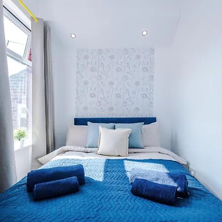 Апартаменты Incredible 4bedroom In Salford, Game Room, Free Parking, Smart Tv Манчестер