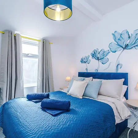 Апартаменты Incredible 4bedroom In Salford, Game Room, Free Parking, Smart Tv *