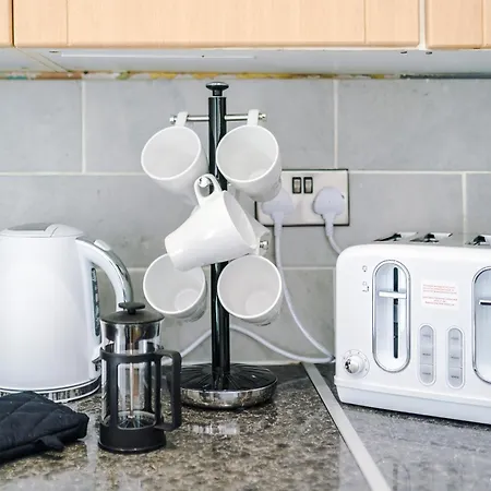 Incredible 4bedroom In Salford, Game Room, Free Parking, Smart Tv * Манчестер