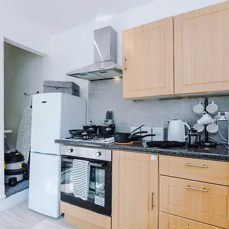 Daire 4Br Home, Sleeps 7, Free Parking, Ideal For Groups & Contractors Manchester