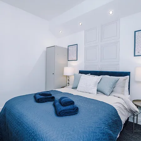 Апартаменты Incredible 4bedroom In Salford, Game Room, Free Parking, Smart Tv