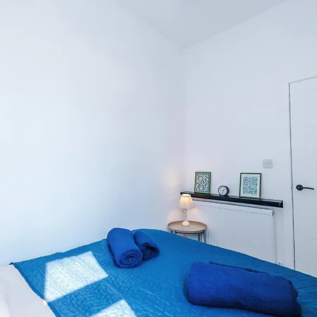 4Br Home, Sleeps 7, Free Parking, Ideal For Groups & Contractors * Manchester