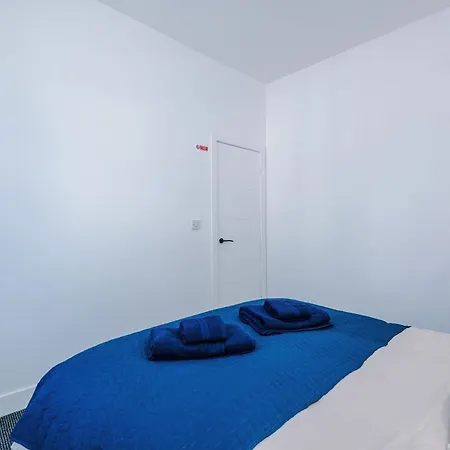 Incredible 4bedroom In Salford, Game Room, Free Parking, Smart Tv Апартаменты *