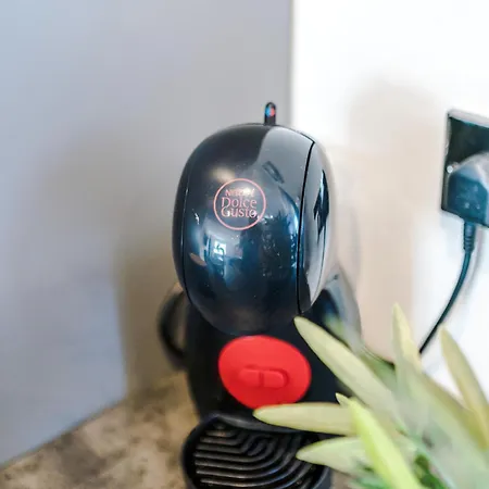 Stunning 3 Bedroom In Stretford, Game Room, Summer House, Smart Tv, Driveway Apartment