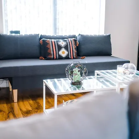 Stunning 3 Bedroom In Stretford, Game Room, Summer House, Smart Tv, Driveway * 맨체스터