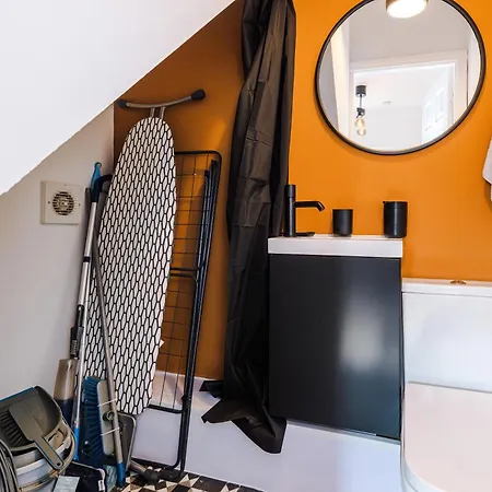 Stunning 3 Bedroom In Stretford, Game Room, Summer House, Smart Tv, Driveway Apartment