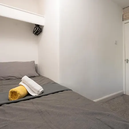 Long 3br House With Parking Holiday home Manchester