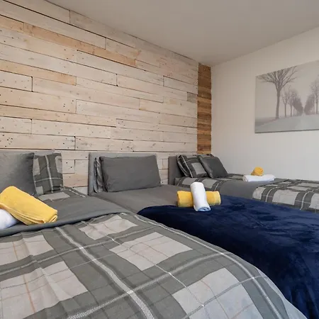 Long 3br House With Parking By Keenzchillz Hébergement de vacances