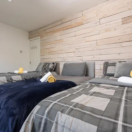 Hébergement de vacances Long 3br House With Parking By Keenzchillz