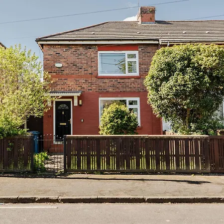 Holiday home Long 3br House With Parking *