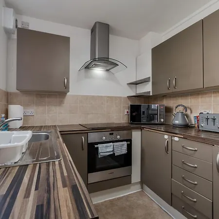 Hébergement de vacances Long 3br House With Parking By Keenzchillz *