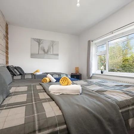 Hébergement de vacances Long 3br House With Parking By Keenzchillz *