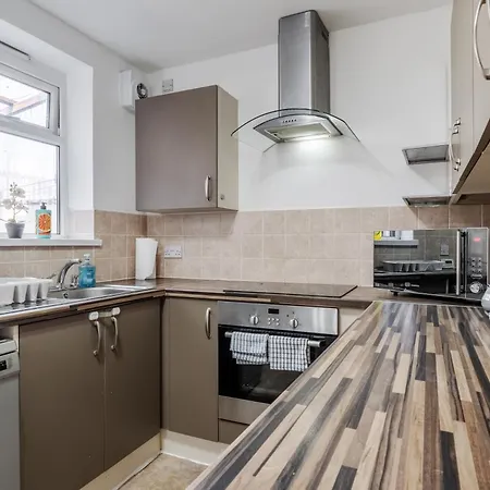 Long 3br House With Parking By Keenzchillz Hébergement de vacances *