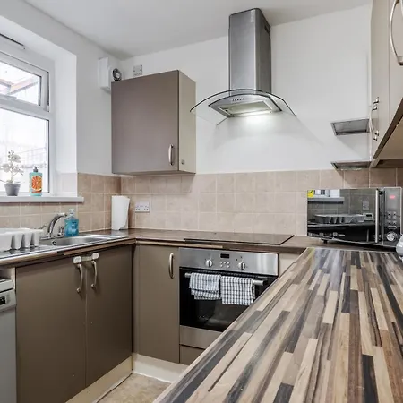 Long 3br House With Parking By Keenzchillz Vakantiehuis *