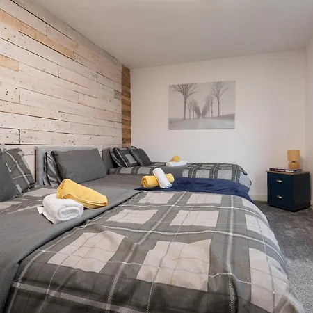 Hébergement de vacances Long 3br House With Parking By Keenzchillz Manchester