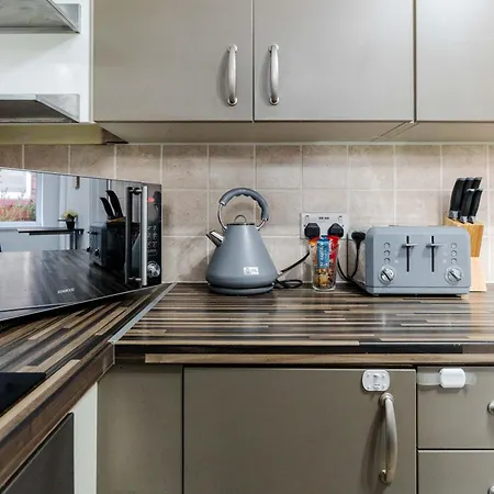 Long 3br House With Parking Holiday home Manchester