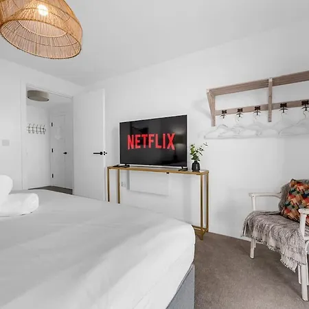 1 Bed Old Trafford Flat Rooftop Views マンチェスター