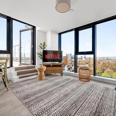 1 Bed Old Trafford Flat Rooftop Views