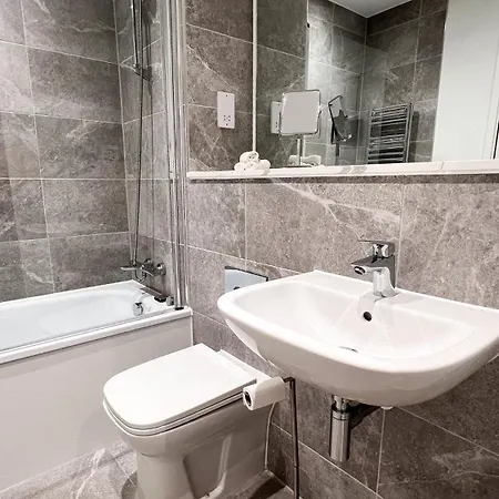 2br In The Heart Of Apartment