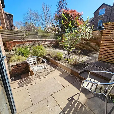 In Chorlton And Close To Everything Apartment *