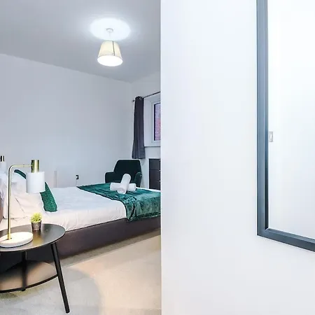 Appartamento New, Luxe 2br, Manchester, Pool Table, Parking, Balcony, Ps4